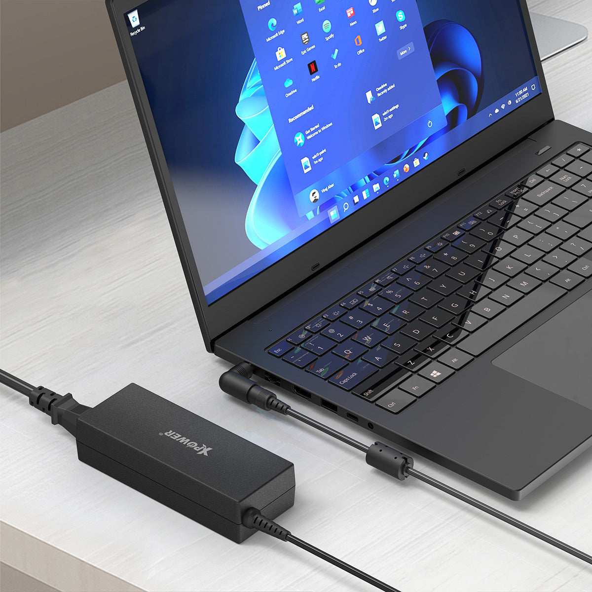 LA1 萬用手提電腦充電器